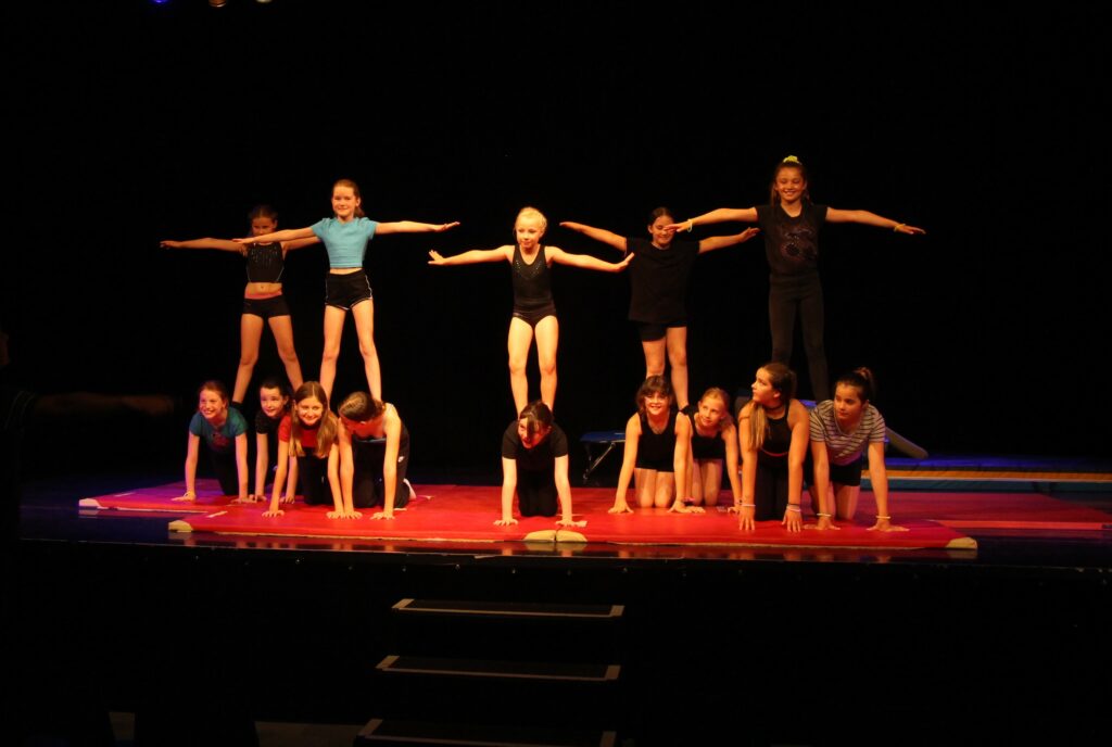 Les cours de gymnastique acrobatique à la MJC du Chemin-Vert.