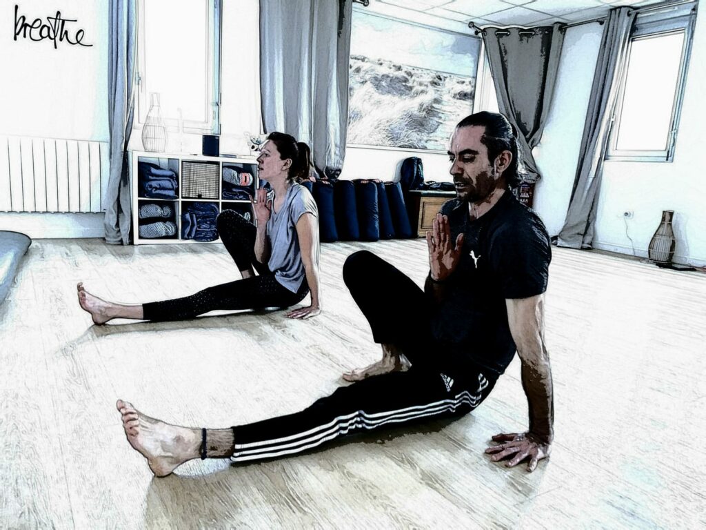 Posture d'animal flow, activité qui combine différentes pratiques (gymnastique, yoga, danse)