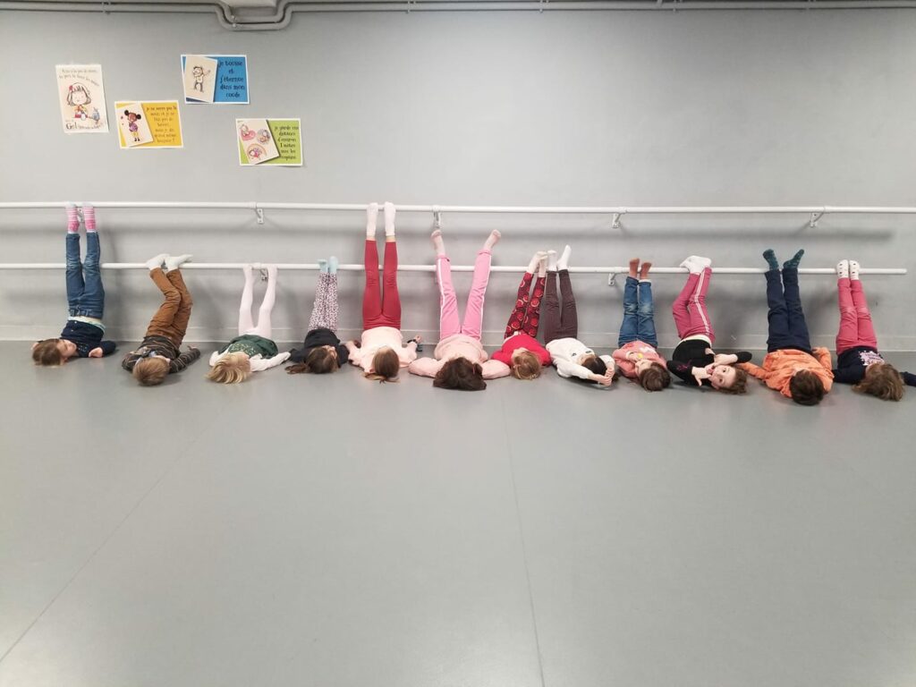 Les cours de yoga pour enfants ont lieu chaque semaine à la MJC du Chemin-Vert.